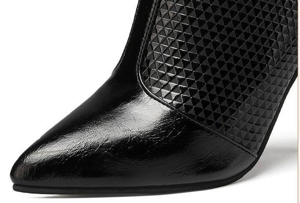 Botas Stiletto Puntiagudas Negras a la Altura del Tobillo