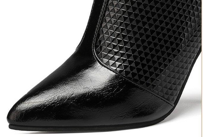 Botas Stiletto Puntiagudas Negras a la Altura del Tobillo - Image 2