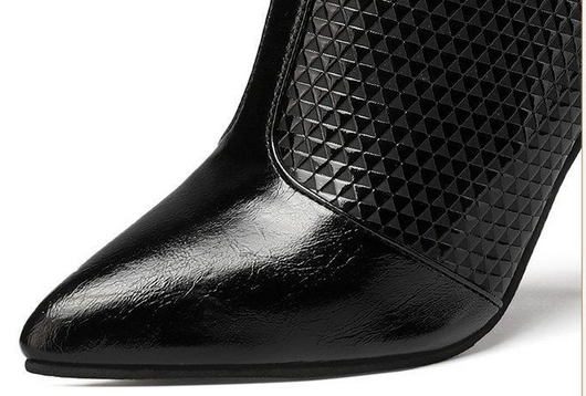 Botas Stiletto Puntiagudas Negras a la Altura del Tobillo - Image 2