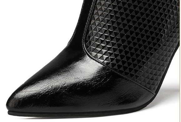 Botas Stiletto Puntiagudas Negras a la Altura del Tobillo