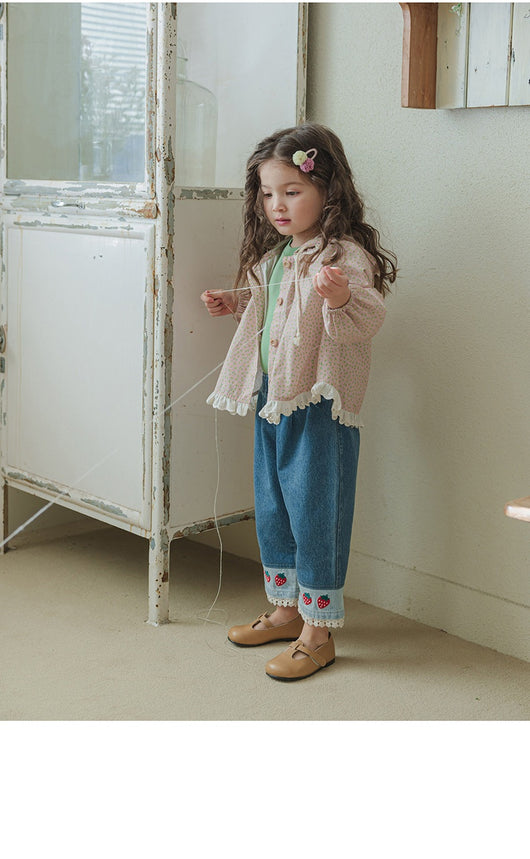 Jeans Casuales con Bordado de Fresa y Encaje - Image 18