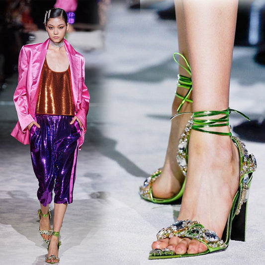 Zapatos de Tacón Alto Puntiagudo con Cristales para Eventos y Pasarela - Image 2