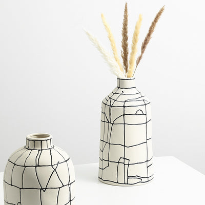 Jarrón de Cerámica Minimalista Italiano con Líneas Pintadas a Mano - Image 3