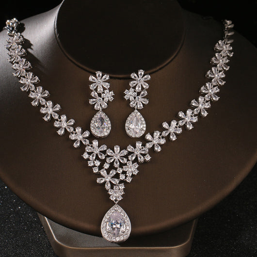 Conjunto de Dos Piezas: Collar y Aretes de Cristal - Image 5