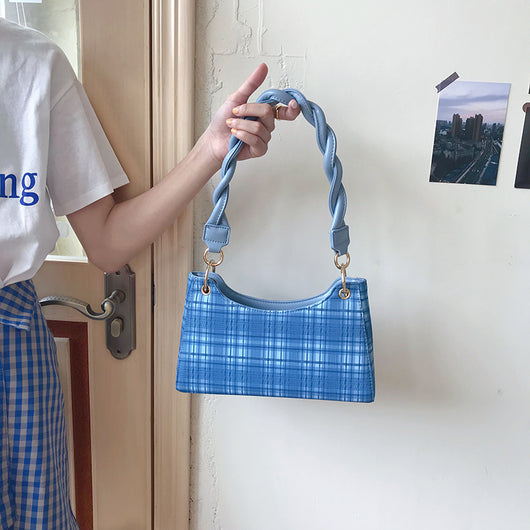 Bolsa Baguette Tejida con Asa al Hombro - Diseño Moderno y Funcional - Image 11