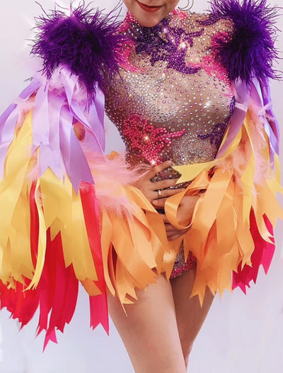 Traje de Presentación para Mujer con Diamantes y Cinta de Peluche - Image 3