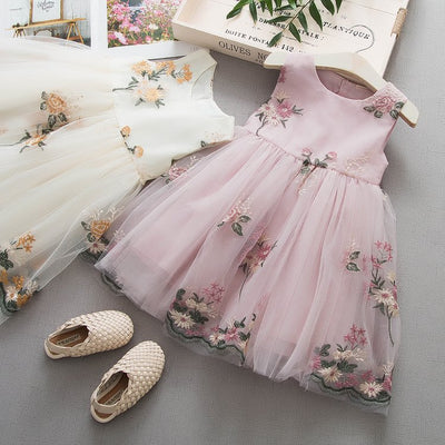 Vestido Infantil de Algodón con Bordado y Tirantes - Image 15