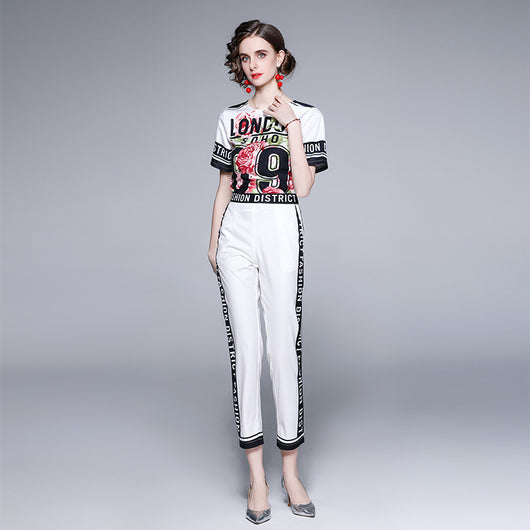 Conjunto Estampado Slim: Remera y Pantalón Capri - Image 11