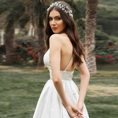 Vestido Largo Fino con Tirantes y Escote V - Diseño Minimalista