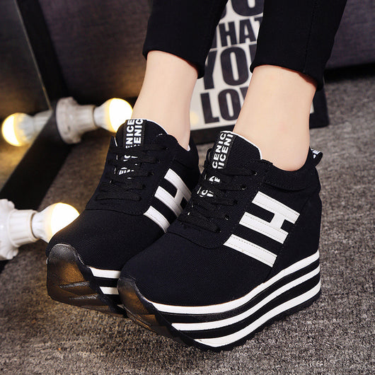 Zapatos Casuales para Mujer con Altura Elevada en Gamuza Mate - Image 3