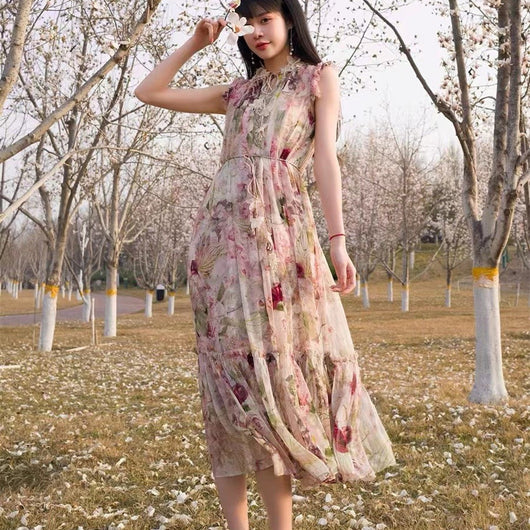 Vestido de Seda Estampado con Mariposas y Motivos de Jardín