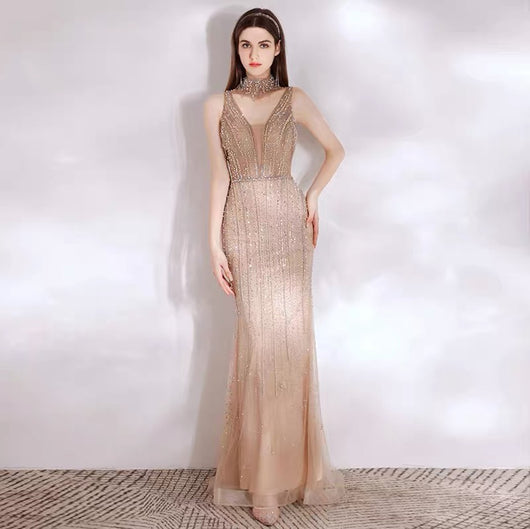 Vestido de Noche Elegante para Mujer con Escote Profundo y Cola - Image 3