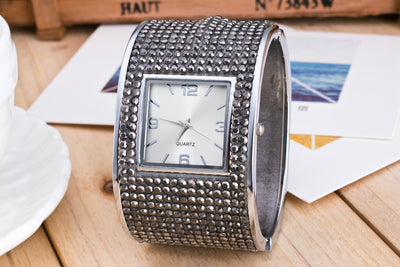 Reloj de Moda con Diamantes - Image 7