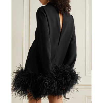 Vestido Corto Cuello Alto Ejecutivo con Plumas de Avestruz Negro - Image 11
