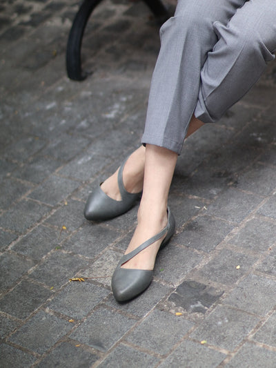Sandalias Vintage de Cuero con Punta Afilada y Diseño Hueco - Image 5