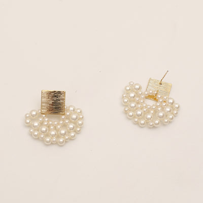 Aretes Artesanales de Perlas Tejidas con Diseño Festoneado - Image 3