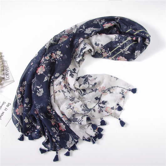 Pañuelo de Seda Artesanal con Estampado Floral Vintage y Flecos - Image 2