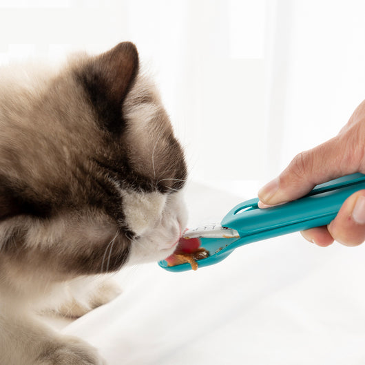 Cucharilla Exprimible para Alimentar Mascotas - Dispensador de Snacks para Gatos y Perros