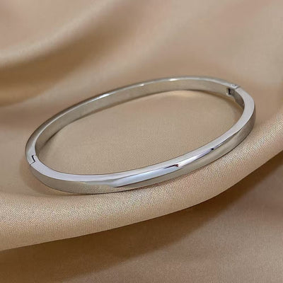 Pulsera Oval Curva Brillante en Acabado Sólido - Image 16
