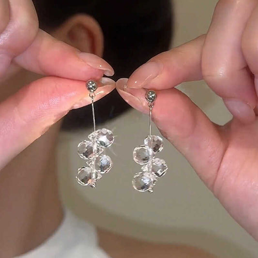 Aretes de Cristal con Borla Plateada - Diseño Minimalista y Elegante