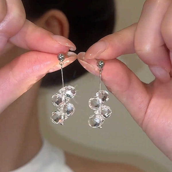 Aretes de Cristal con Borla Plateada - Diseño Minimalista y Elegante