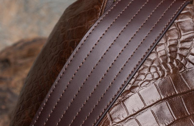 Mochila Vintage Estilo Chino con Patrón de Peces en Cuero Repujado - Image 14