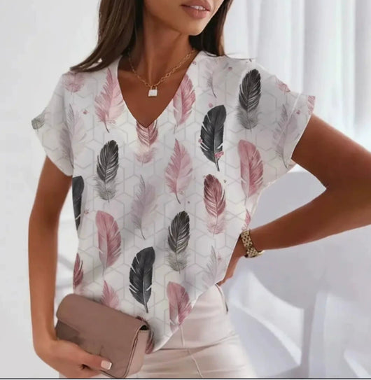 Camiseta Suelta con Escote V y Estampado de Corazones para Mujer - Image 4
