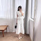 Vestido de Tecido Branco Puro com Decote V e Detalhe Vazado - Elegância Digna