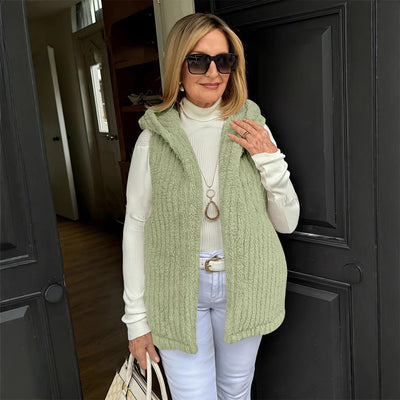 Chaleco Fuzzy sin Mangas con Capucha para Mujer - Comodidad y Estilo - Image 2