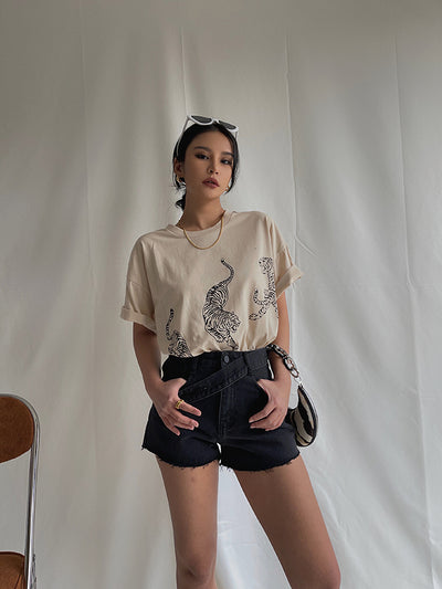 Camiseta Retro Tres Tigres Estampado Frente y Espalda para Mujer - Image 9