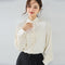 Blusa Elegante de Gasa Francesa con Cuello Volante