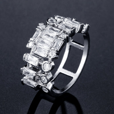 Anillo Hueco Dorado con Esmeralda - Montura Ajustable - Image 24