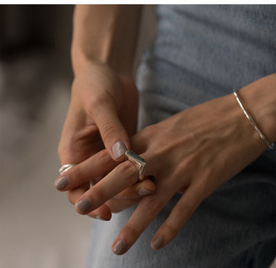 Anillo de Perla Geométrico Minimalista para Mujer - Image 7
