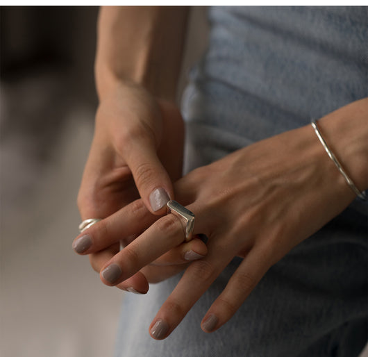 Anillo de Perla Geométrico Minimalista para Mujer - Image 7