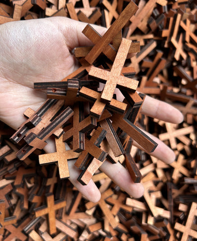 Colgante Ornamental Cruz de Madera Artesanal - Image 16
