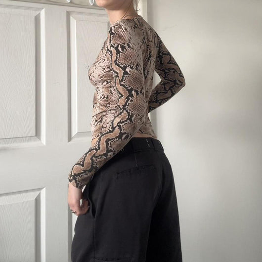 Playera Estampado Serpiente - Diseño Atrevido y Seductor - Image 15