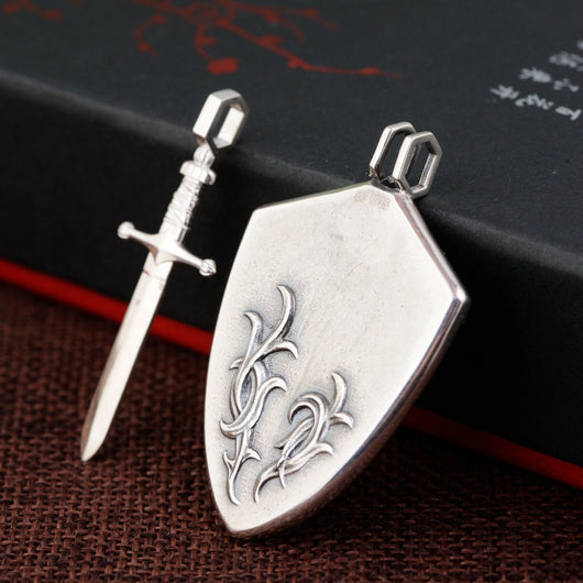 Pendiente Espada y Escudo para Hombre - Joya de Acero Inoxidable - Image 2