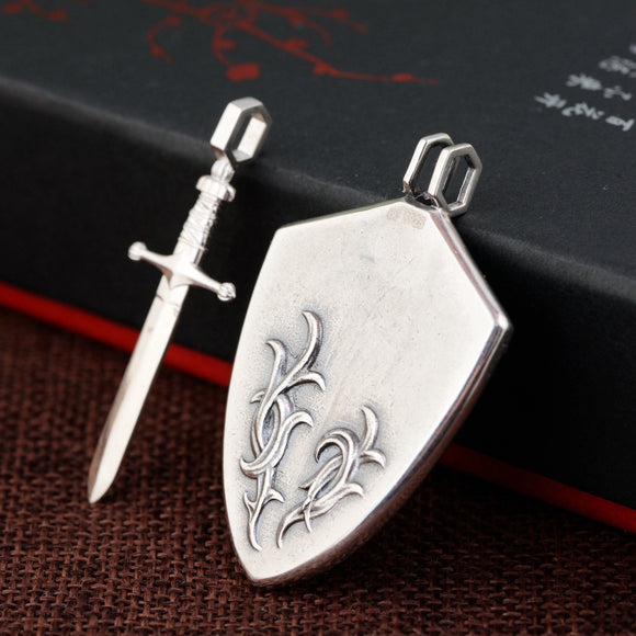 Pendiente Espada y Escudo para Hombre - Joya de Acero Inoxidable