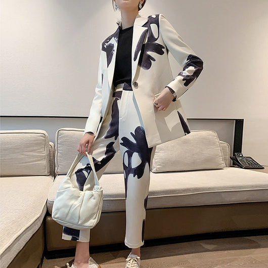 Traje Casual Femenino con Blazer y Pantalón Capri - Image 10