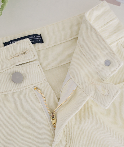 Shorts de Mezclilla Beige con Flecos Versátiles para Mujer - Image 11