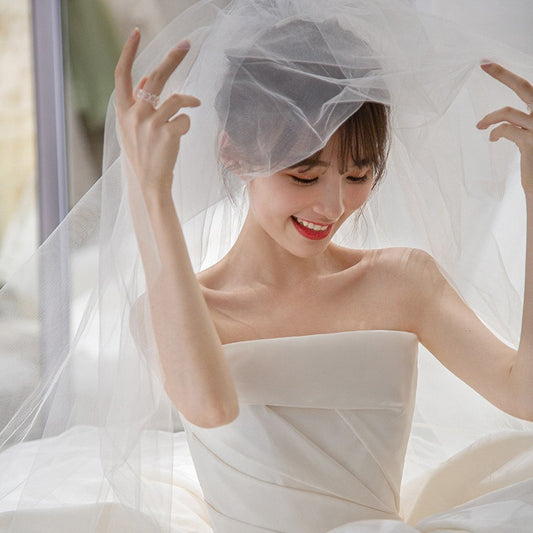 Vestido de Novia Elegante Estilo Francés con Cola - Escote Tubo Satinado - Image 2