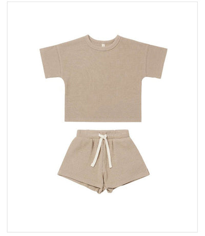 Conjunto de Dos Piezas para Niña con Shorts y Blusa Acanalada a Rayas - Image 4