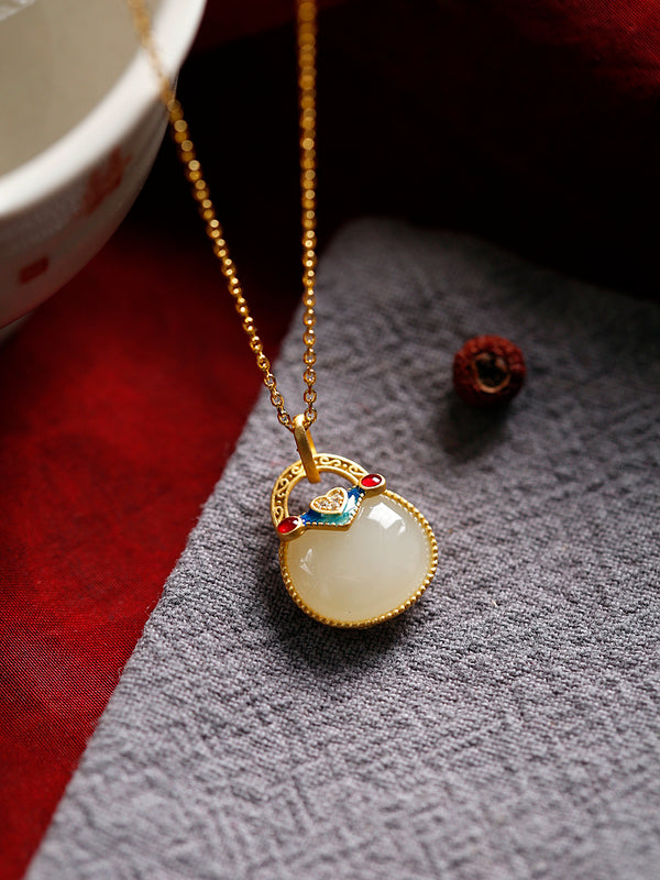 Colgante de Plata Esterlina con Jade Hetian para Mujer - Little Silversmith