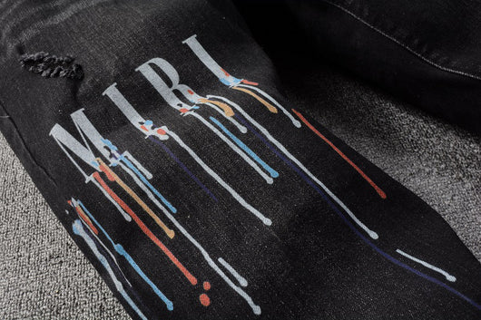 Jeans Negros para Hombre con Detalles en Color Deslumbrante - Image 9