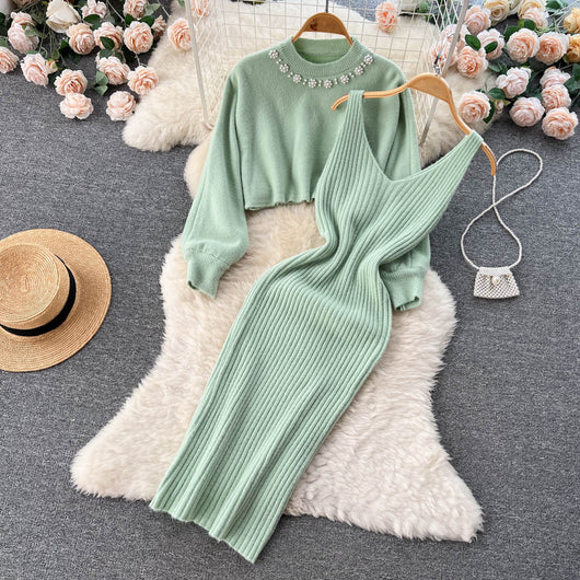 Conjunto Dos Piezas: Blusa Tejida Escote V y Falda Halter - Image 22