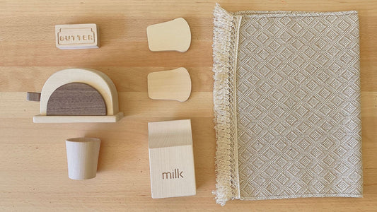 Casa de Juego Infantil de Madera de Nogal Negro con Accesorios de Cocina - Image 2