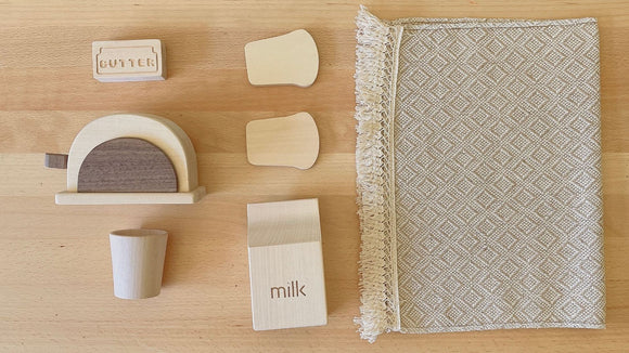 Casa de Juego Infantil de Madera de Nogal Negro con Accesorios de Cocina