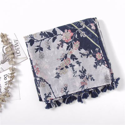 Pañuelo de Seda Artesanal con Estampado Floral Vintage y Flecos - Image 9