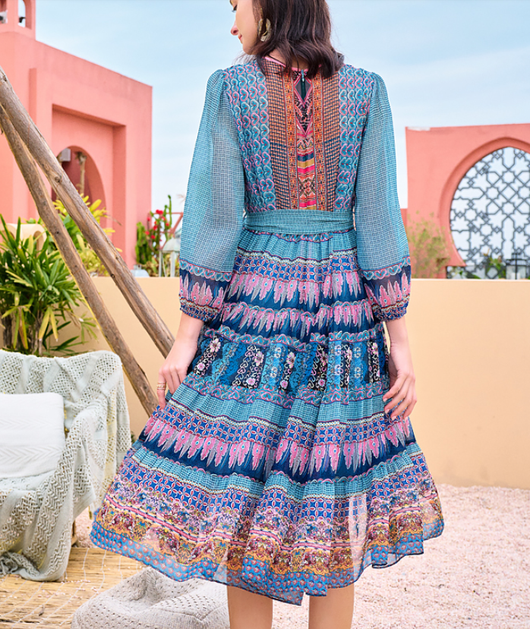 Vestido de Fiesta con Cintura Marcada y Estampado Navideño - Image 16