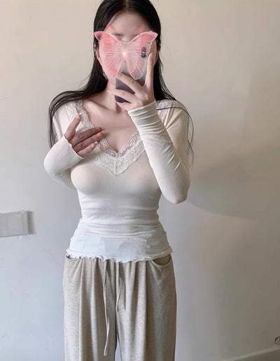 Blusa Base Elegante de Encaje con Cuello en V y Manga Larga - Image 11